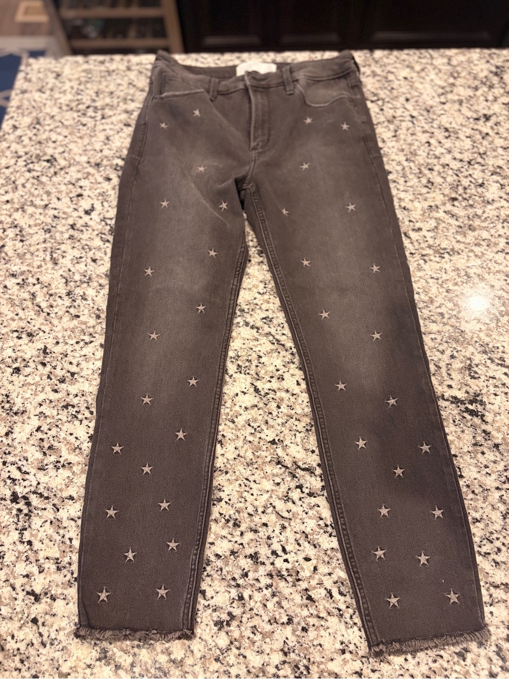 Abercrombie and Fitch Women’s 28”/6 Black Star-Embroidered Skinny Jeans